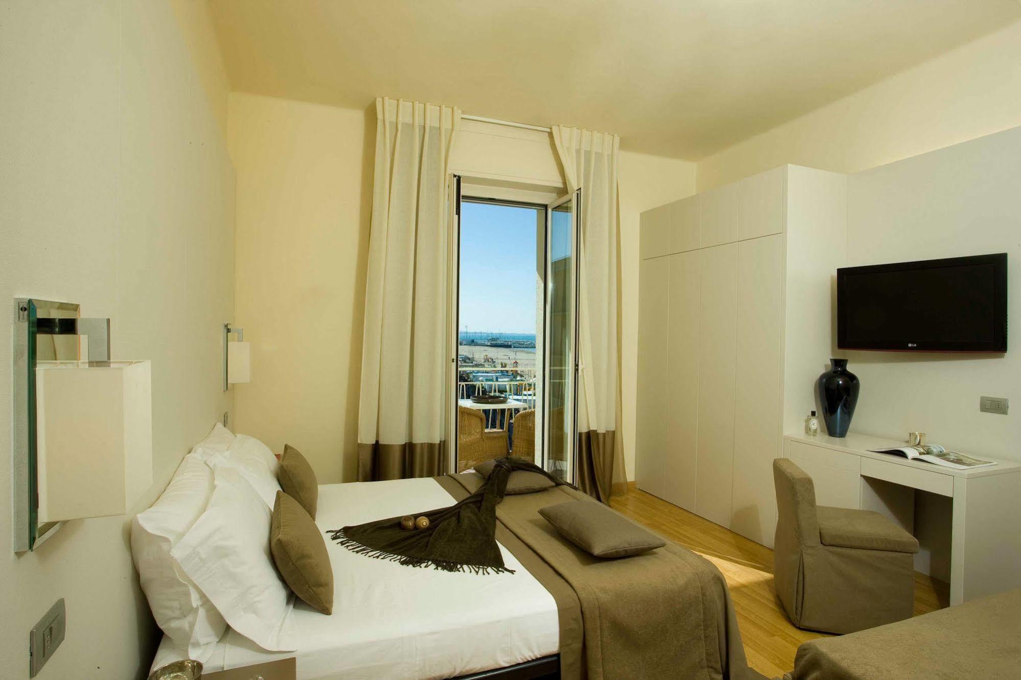 Hotel Miramare Gabicce Mare Bagian luar foto